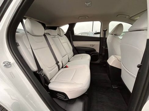 Used 2025 Hyundai Tucson SE AWD/4WD image 38