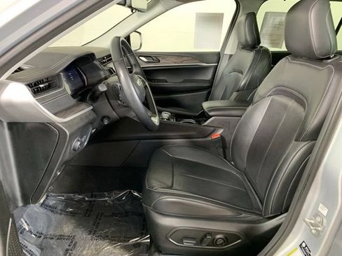 Used 2022 Jeep Grand Cherokee L Limited w/ Luxury Tech Group II AWD/4WD image 23