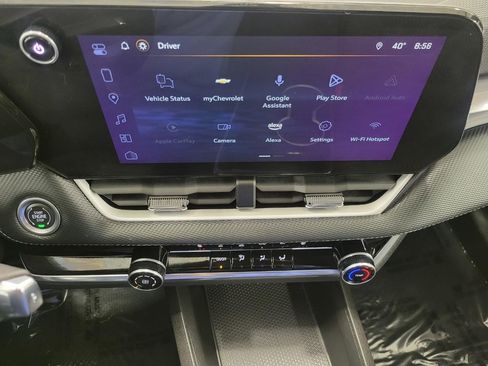 Used 2025 Chevrolet Equinox LT image 8