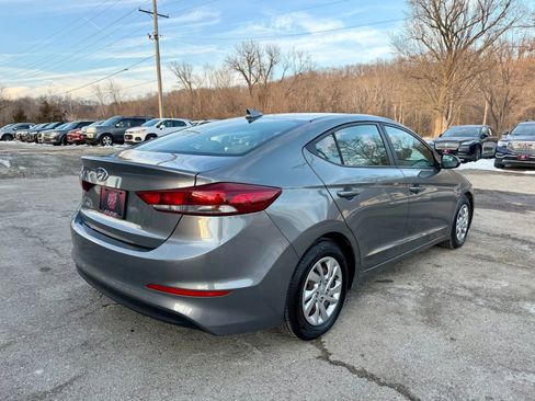 Used 2017 Hyundai Elantra SE w/ Cargo Package image 5