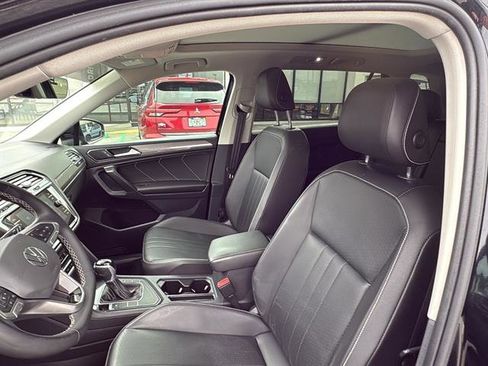 Used 2022 Volkswagen Tiguan SE w/ Panoramic Sunroof Package image 15