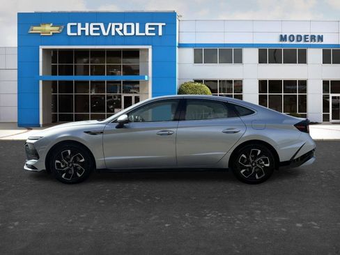 Used 2025 Hyundai Sonata SEL FWD image 2