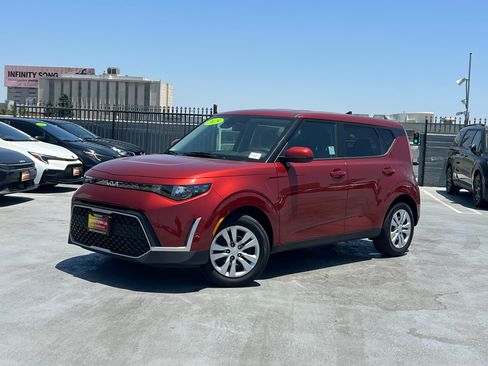 Certified 2025 Kia Soul LX FWD image 2
