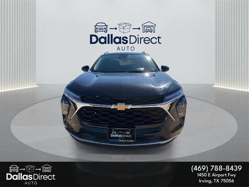 Used 2024 Chevrolet Trax LT w/ Driver Confidence Package image 3