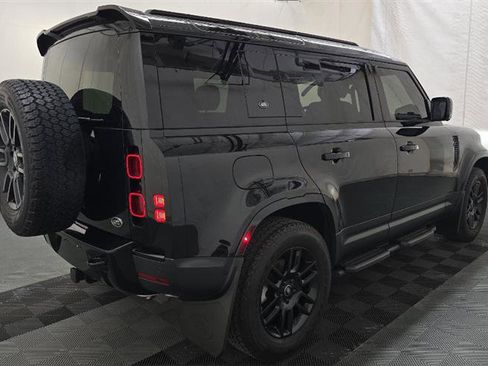 Used 2023 Land Rover Defender 110 S image 4