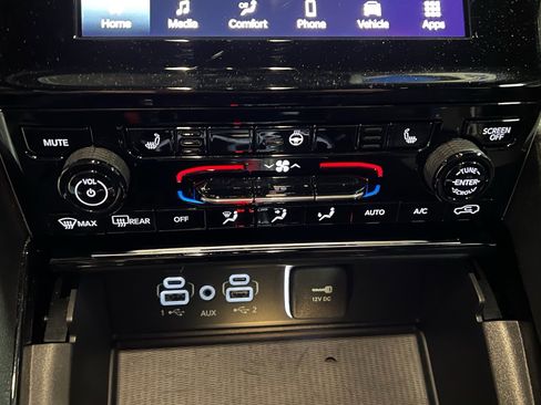 Used 2023 Jeep Grand Cherokee Altitude image 17