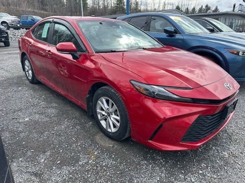 Used 2025 Toyota Camry LE w/ Convenience Package image 2