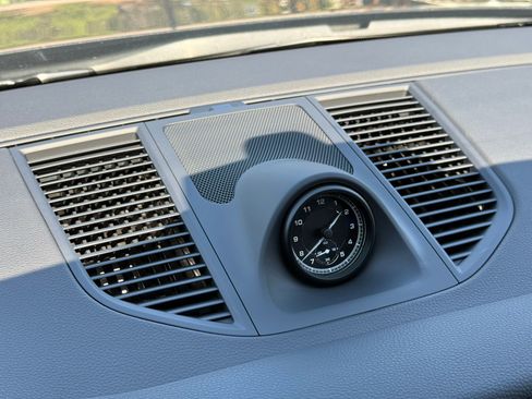 Used 2025 Porsche Macan image 18