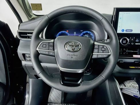 New 2026 Toyota Highlander Limited AWD/4WD image 12