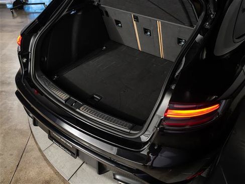 Certified 2026 Porsche Macan AWD/4WD image 31