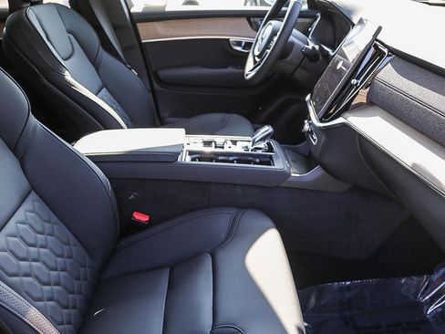 New 2025 Volvo XC90 B6 Plus w/ Protection Package Premier image 18