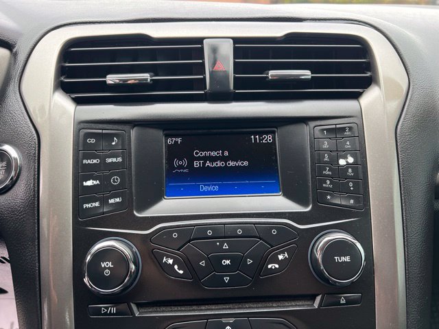 Used 2017 Ford Fusion SE FWD image 26