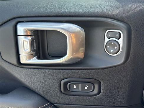 Used 2023 Jeep Gladiator Overland image 17