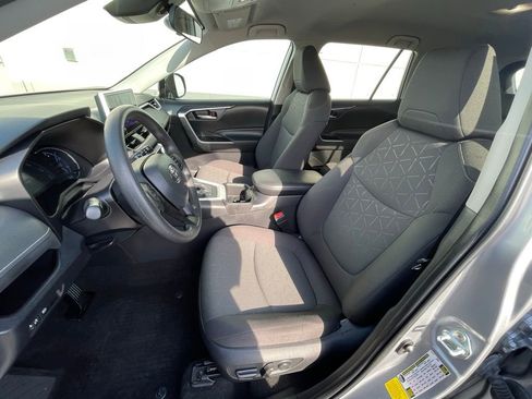 Used 2024 Toyota RAV4 XLE image 27