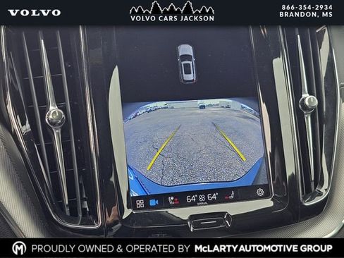Used 2022 Volvo XC60 B5 R-Design image 11