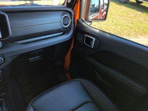 Used 2025 Jeep Gladiator Sport AWD/4WD image 16