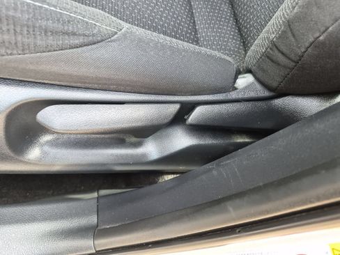 Used 2019 Toyota C-HR XLE FWD image 17
