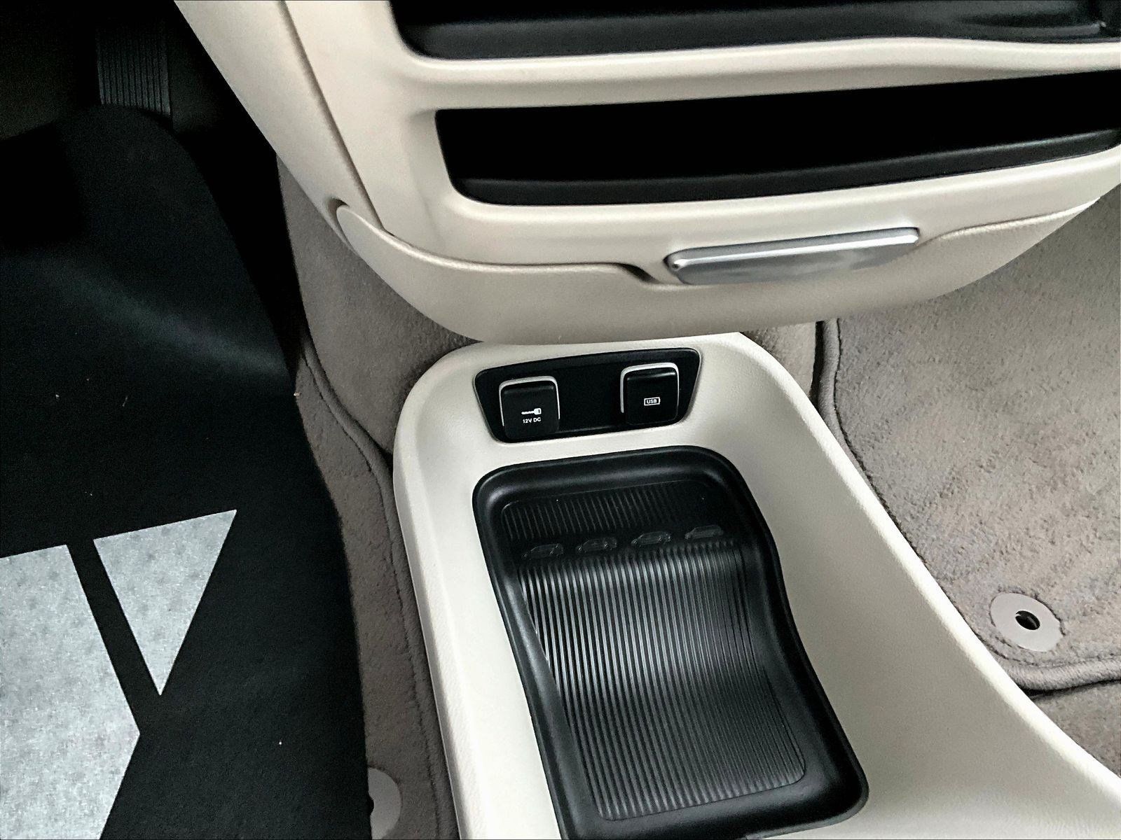 Used 2019 Chrysler Pacifica Touring Plus w/ Advanced Safetytec Group FWD image 15