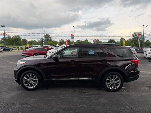 Used 2023 Ford Explorer XLT w/ Equipment Group 202A AWD/4WD image 9