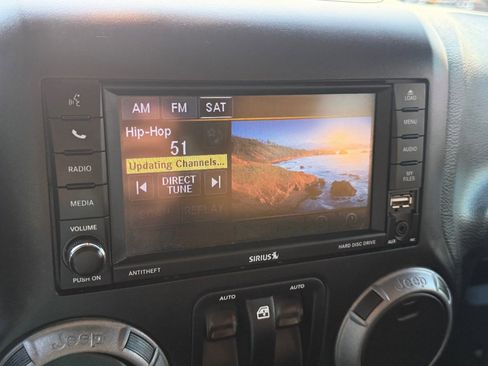 Used 2018 Jeep Wrangler Sport image 23