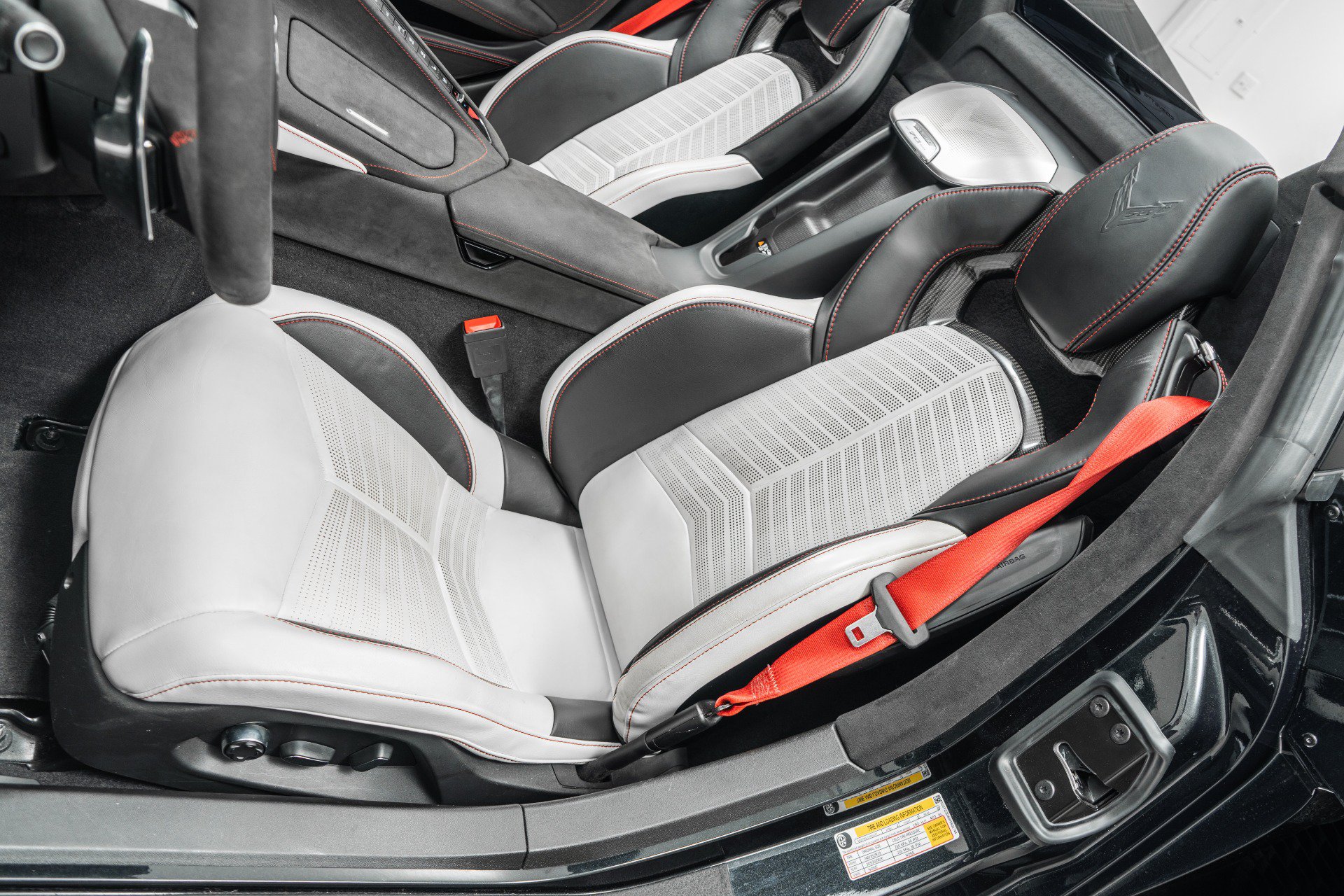 Used 2023 Chevrolet Corvette Stingray Premium Conv w/ Z51 Performance Package RWD image 25