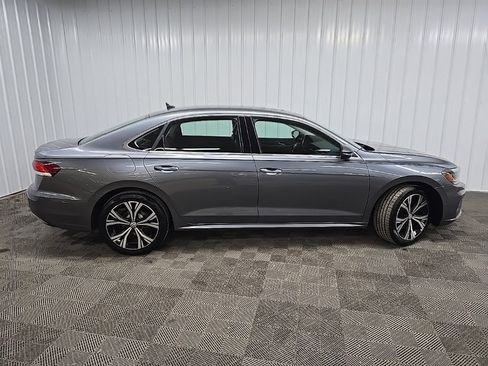 Used 2020 Volkswagen Passat 2.0T SEL image 2