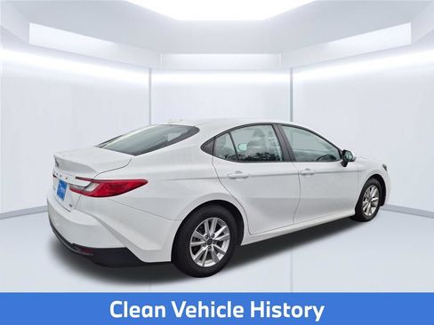 Used 2025 Toyota Camry LE FWD image 4