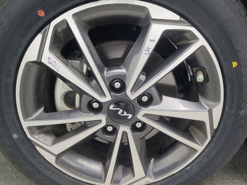 Used 2023 Kia Forte LXS image 31