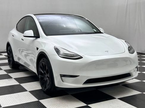 Used 2023 Tesla Model Y Long Range AWD/4WD image 2