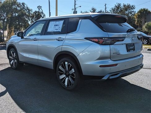 New 2025 Mitsubishi Outlander SE image 7