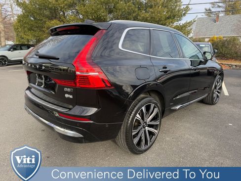 Certified 2023 Volvo XC60 B5 Ultimate w/ Climate Package image 8