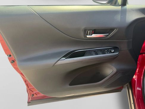 Used 2021 Toyota Venza LE image 14