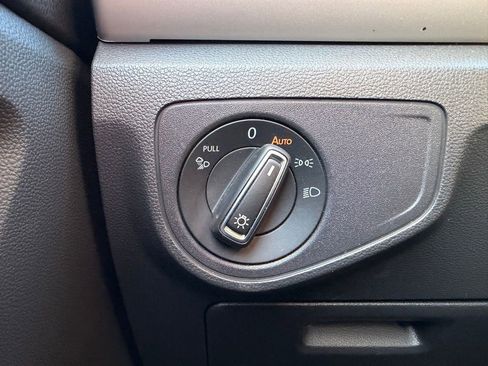 Used 2022 Volkswagen Atlas Cross Sport SE image 22