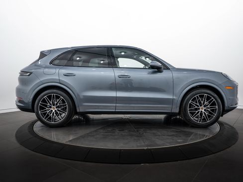 Certified 2026 Porsche Cayenne AWD/4WD image 8