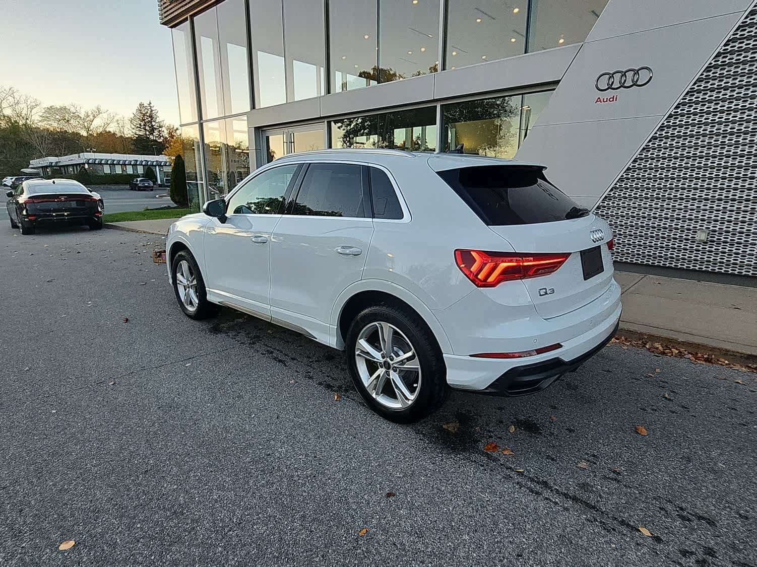 Used 2024 Audi Q3 2.0T Premium w/ Convenience Package AWD/4WD image 8
