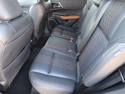 Used 2022 Mitsubishi Outlander SEL image 10