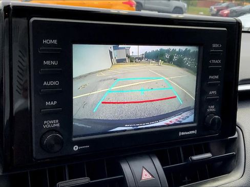 Used 2021 Toyota RAV4 LE image 28