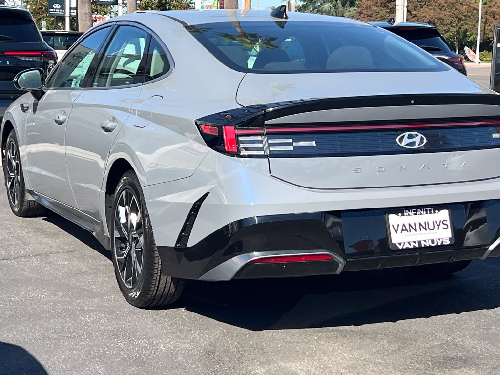 Used 2025 Hyundai Sonata SEL FWD image 4