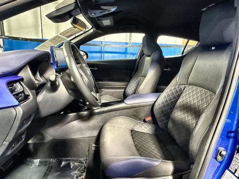 Used 2022 Toyota C-HR XLE image 13
