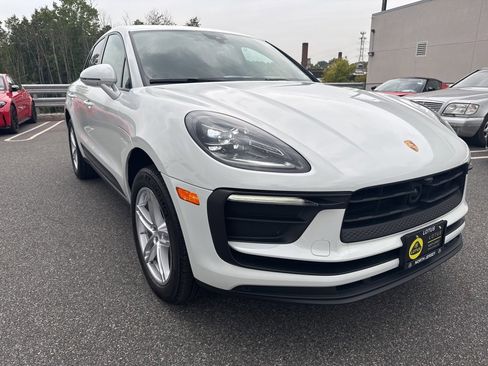 Used 2025 Porsche Macan image 2
