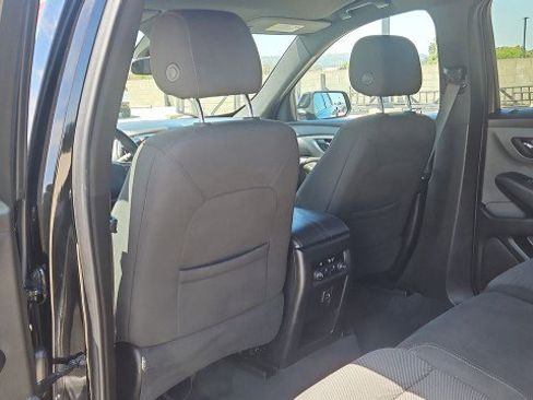 Used 2023 Chevrolet Traverse LT FWD image 20