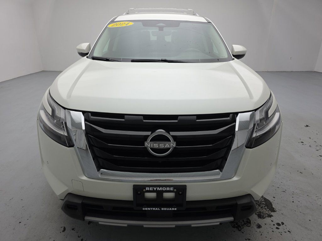 Used 2024 Nissan Pathfinder SL w/ Lighting Package (N92) AWD/4WD image 3