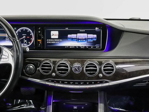 Used 2017 Mercedes-Benz S 550 Sedan image 14