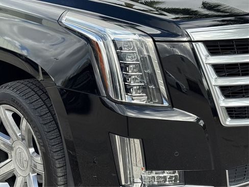 Used 2019 Cadillac Escalade ESV Luxury image 14