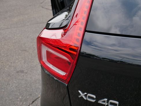 Used 2023 Volvo XC40 B5 Plus w/ Driver Assist Package AWD/4WD image 17