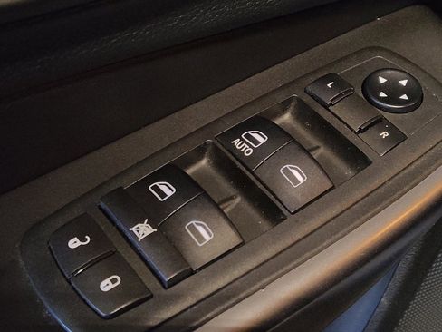 Used 2019 Jeep Cherokee Latitude w/ Popular Appearance Group image 27