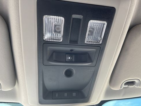 Used 2016 RAM 1500 Laramie RWD image 32