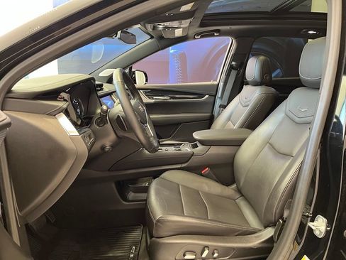 Used 2024 Cadillac XT5 Premium Luxury AWD/4WD image 2