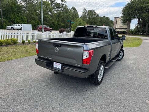 Used 2017 Nissan Titan SV RWD image 6