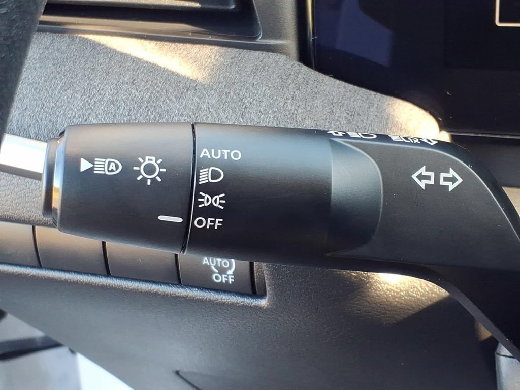 Certified 2025 Nissan Kicks SV FWD image 25